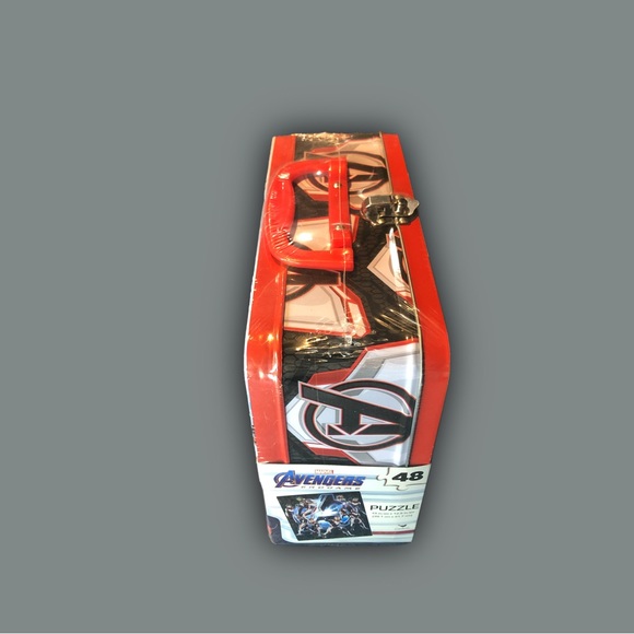 ⚡️3/$24⚡️ MARVEL AVENGERS ENDGAME Puzzle Set In Collectible Lunchbox NEW - Picture 2 of 3